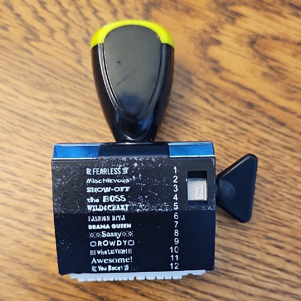 Scrapbooking Black and Yellow Stamp Roller 12 say8ing
